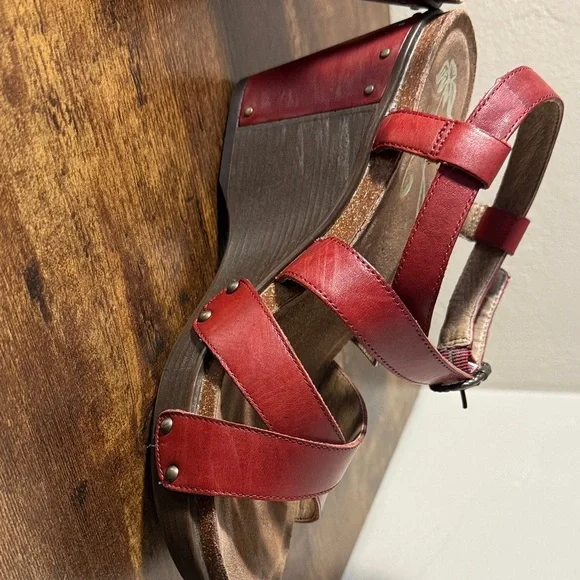 Dansko Frida Red Leather Wedge Multi-Strap Women's Sandals - Picture 3 of 9